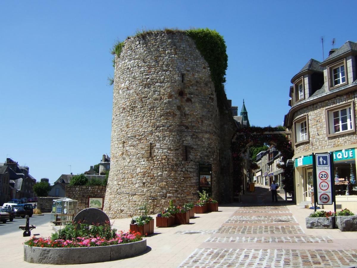 La Maison Sur Les Remparts Domfront  Dış mekan fotoğraf