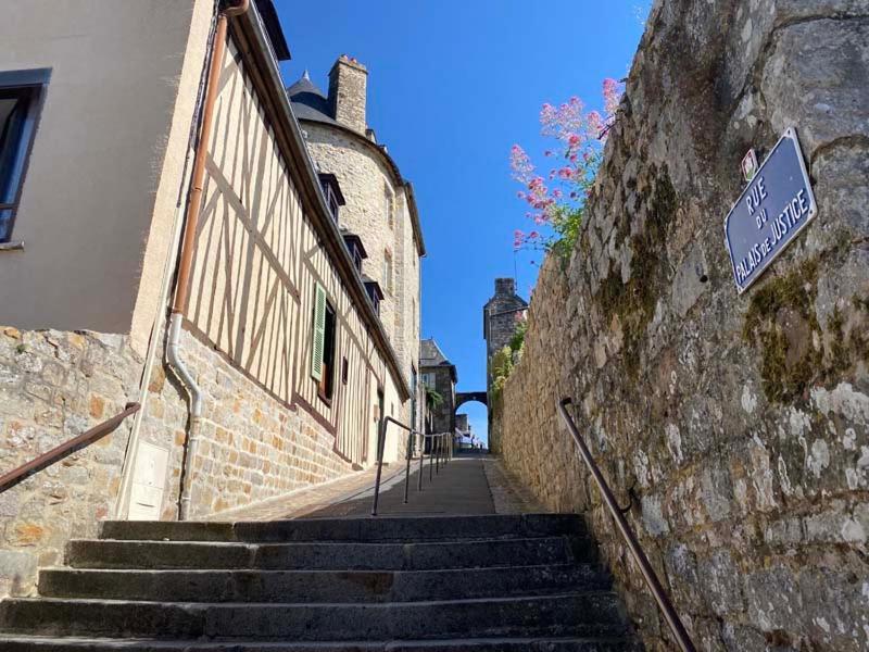 La Maison Sur Les Remparts Domfront  Dış mekan fotoğraf