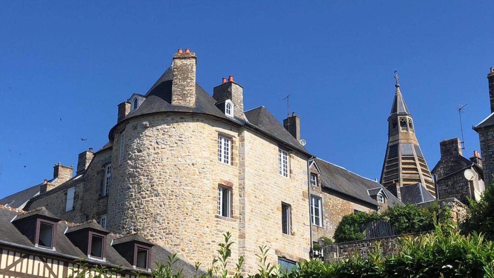 La Maison Sur Les Remparts Domfront  Dış mekan fotoğraf